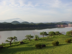 岩手山と御所湖.JPG