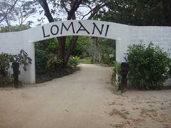 Lomani Entrance.JPG
